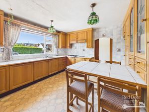 Kitchen/Breakfast Room- click for photo gallery